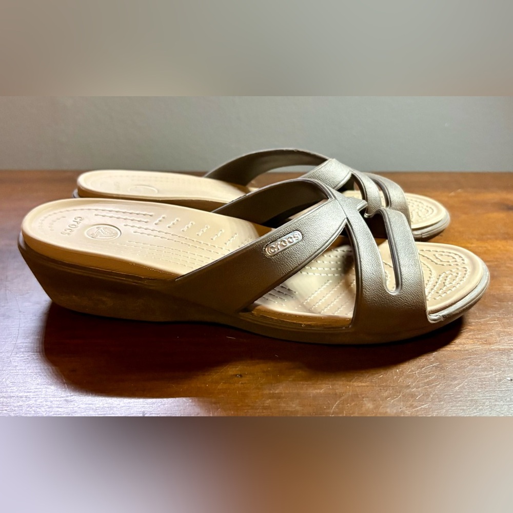 Women’s Crocs Patricia II Wedge Sandals - brown - size 8